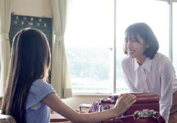 井上小百合さん(右)、飯尾夢奏さん(左)