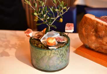 庭の木を使用した盛り付け